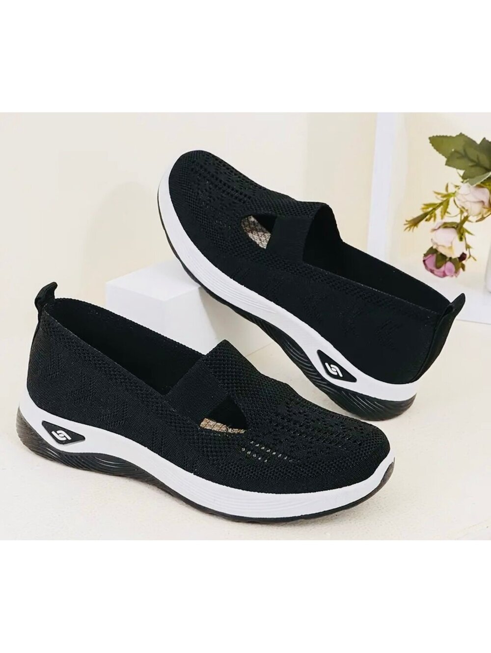 New - Cozy - Chic Knit Flats - Black - Size 8